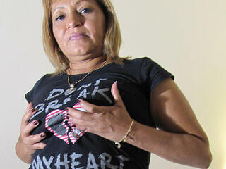 Horny mature slut loves to play with herself