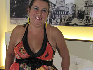 Mature Paola loves playing alone