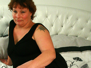 This big mama sure knows how to please herself