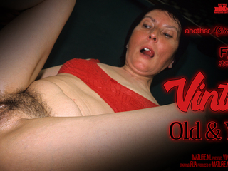 Vintage old & Young sex with hairy MILF Fija