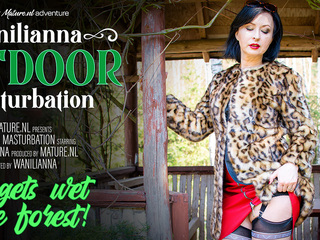 MILF Wanilianna is getting wet in the woods