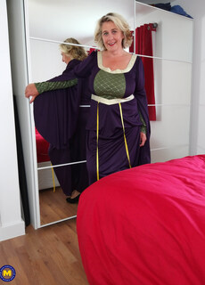 Horny big breasted Camilla loves to suck the cum out of her lover at Mature.nl