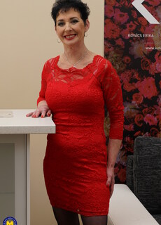 Naughty mature lady playing on her couch with herself at Mature.nl