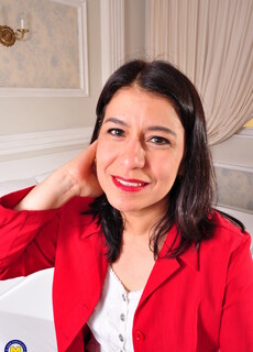Hairy Latin housewife getting very naughty at Mature.nl