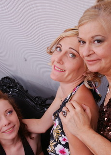 Old and young lesbian threesome gets wild at Mature.nl