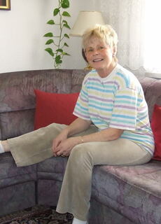 naughty older lady showing off her naked body at Mature.nl