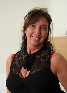 Horny mature slut enjoying a big hard cock at Mature.nl
