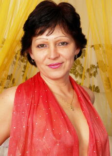 This hot hairy housewife loves to play with herself at Mature.nl