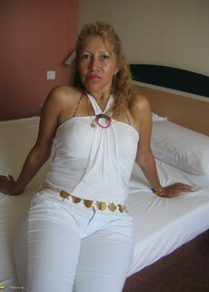 This mature nympho is called dirty Diana at Mature.nl
