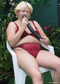 Horny blonde housewife playing with herself at Mature.nl
