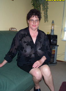 This big titted mature slut loves playing with herself at Mature.nl