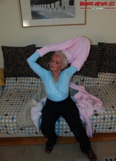 huge dildo in her cunt at Mature.nl